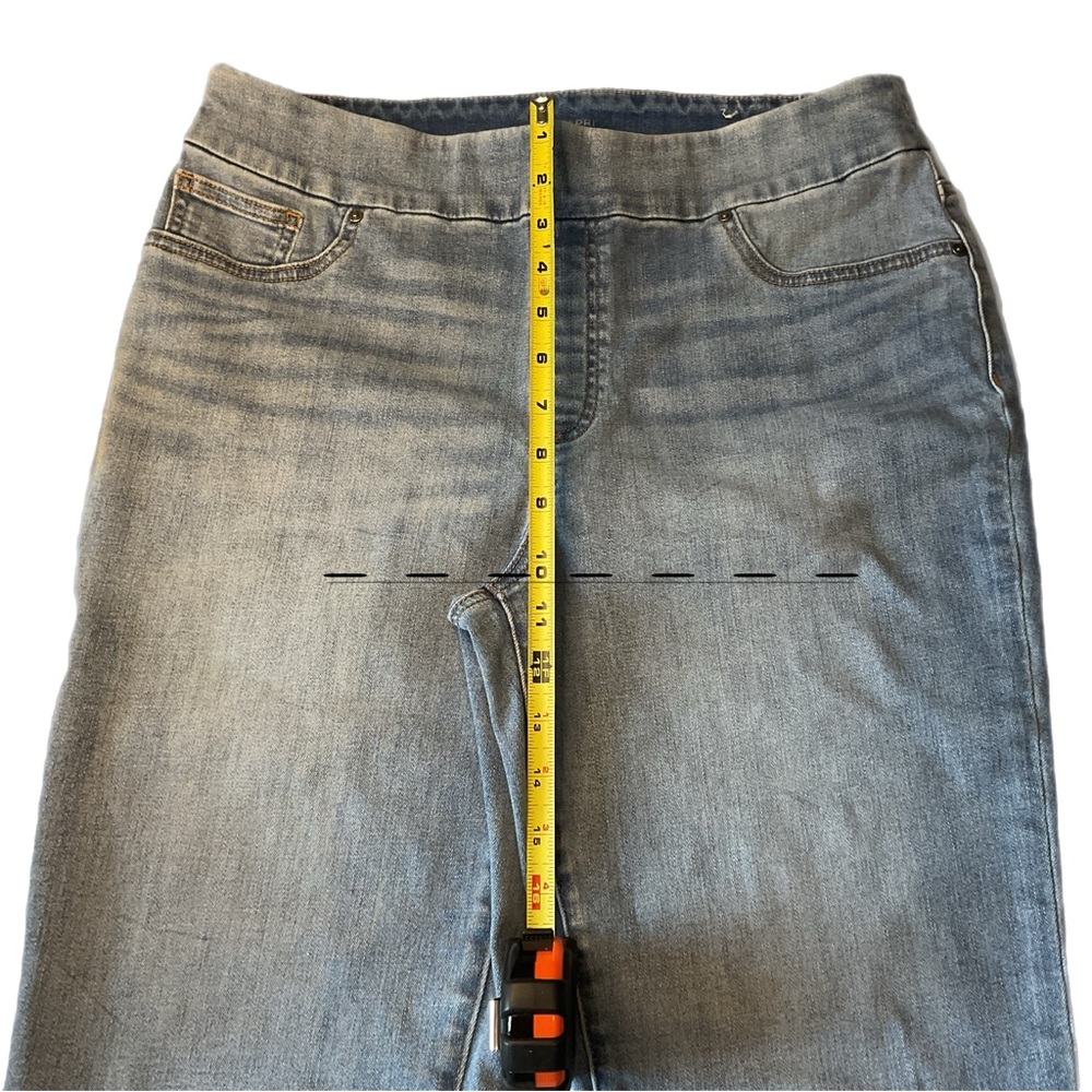 Chico's Sz 1.5 (Sz 10) Capri Jeans Pull On Light Wash 91% Cotton 2% Spandex - Picture 7 of 13